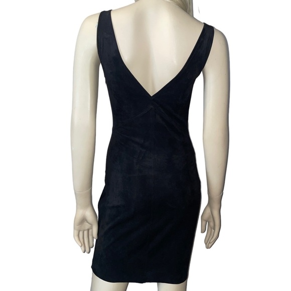 Aritzia Wilfred Free Jones Black Faux Vegan
Suede V-Neck Sleeveless Dress - Picture 5 of 6